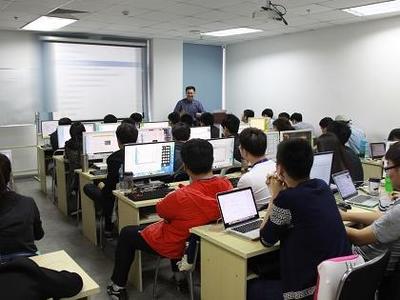 Android开发四大组件与五种布局方式在教育软件开发中的应用